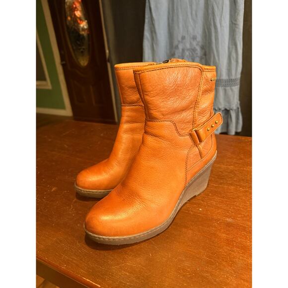 Clarks Gore Tex Brown Leather Wedged Boots Women’s 8.5 Side Zip Up - Picture 3 of 5
